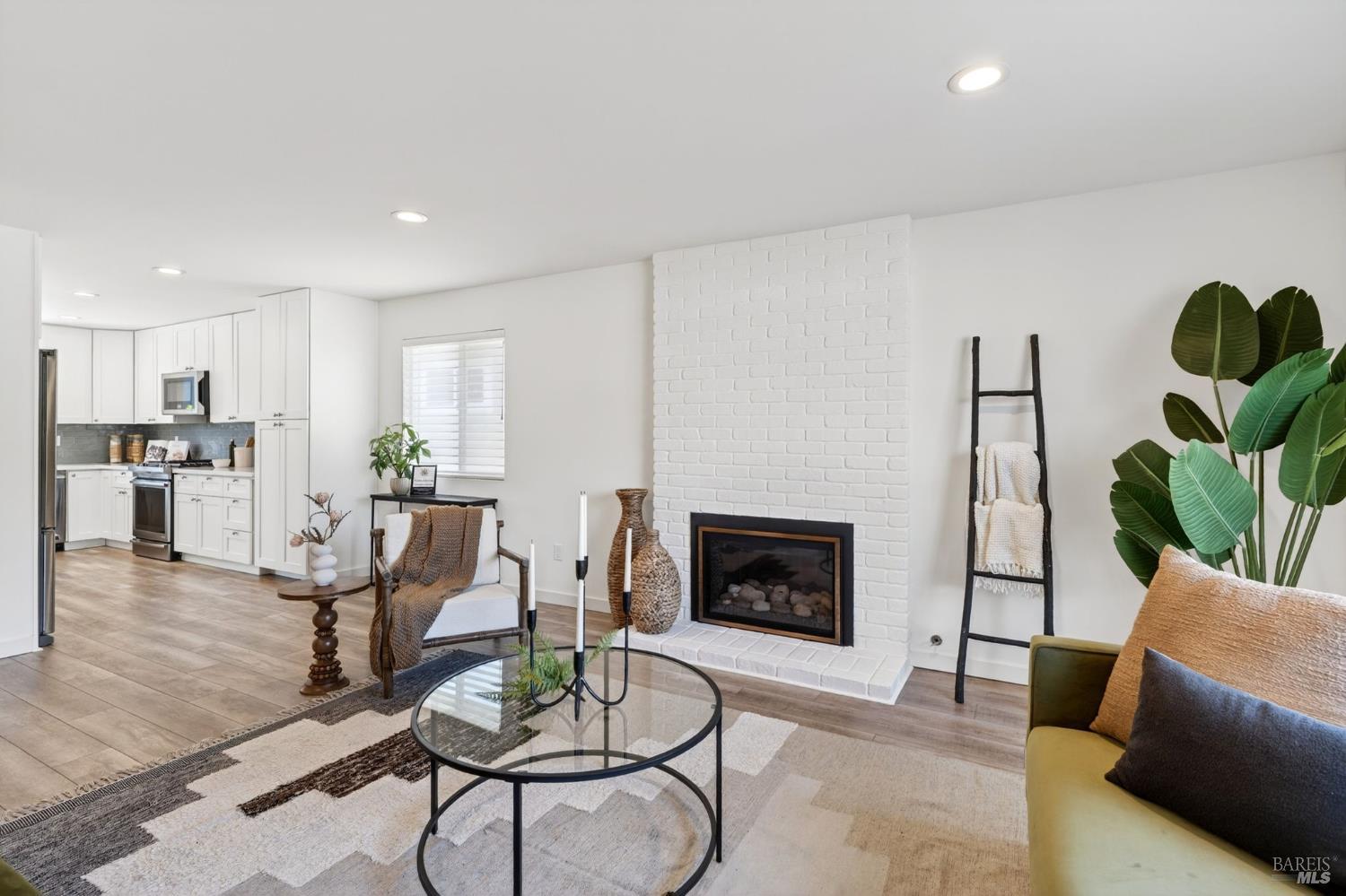 309 Mountain View Drive Healdsburg CA 95448