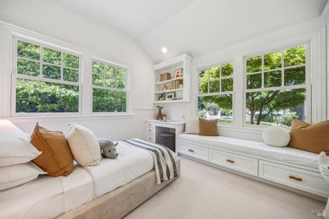 16 Sylvan Lane Ross CA 94957