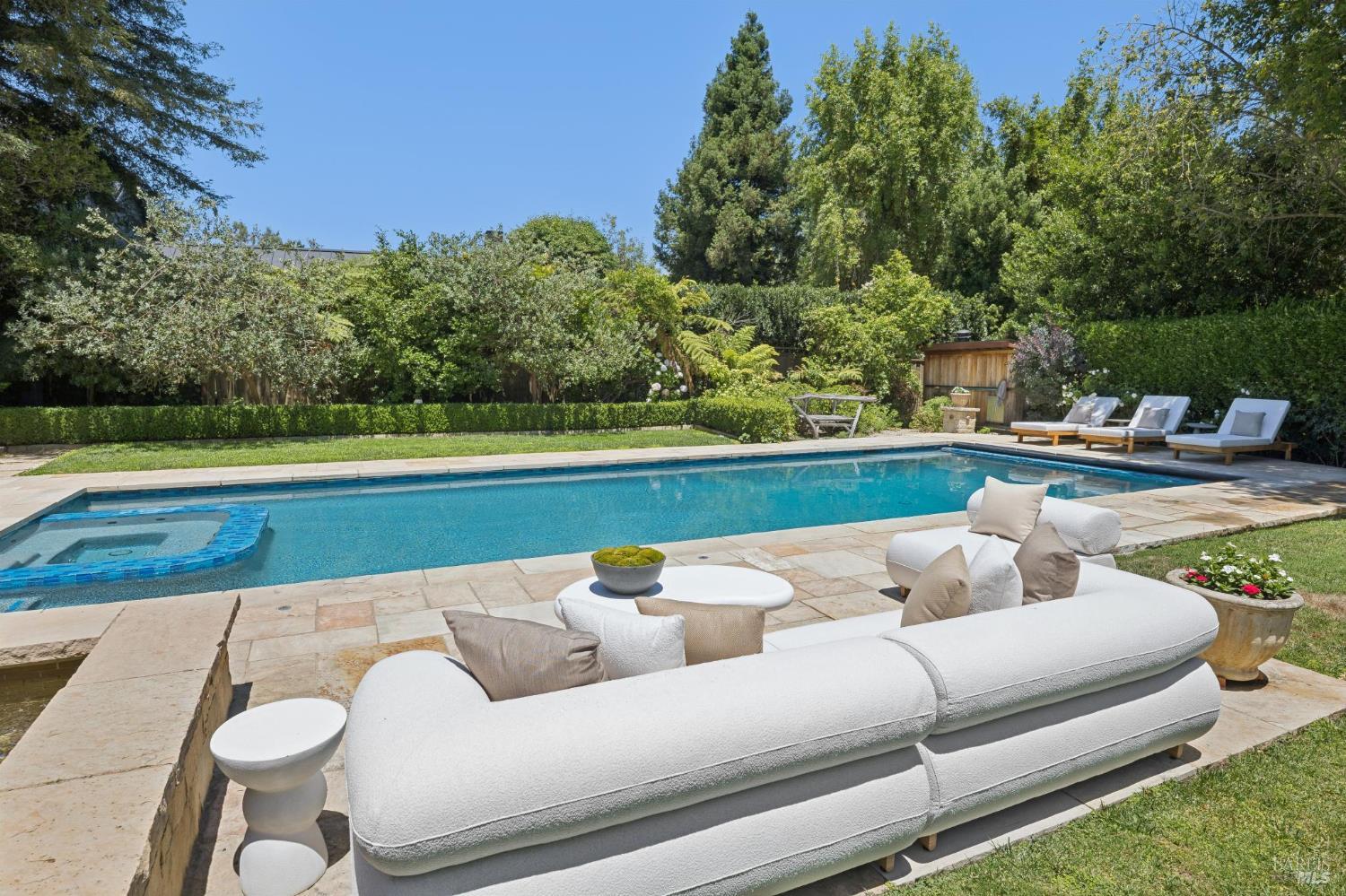 16 Sylvan Lane Ross CA 94957
