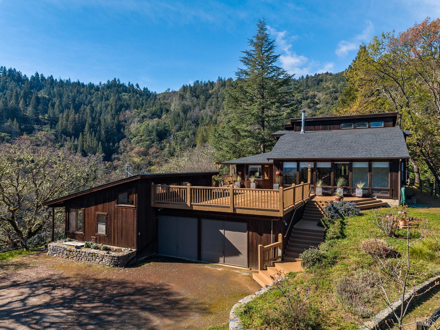 1411 Oak Knoll Road Ukiah CA 95482