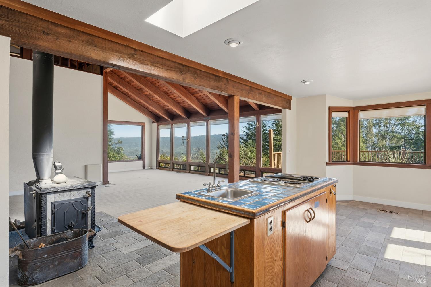 1411 Oak Knoll Road Ukiah CA 95482