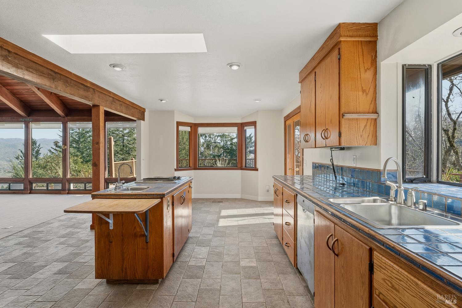 1411 Oak Knoll Road Ukiah CA 95482