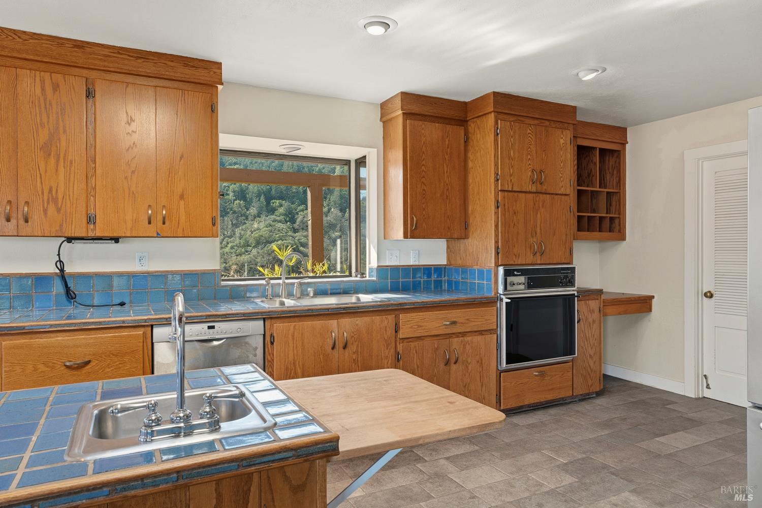 1411 Oak Knoll Road Ukiah CA 95482