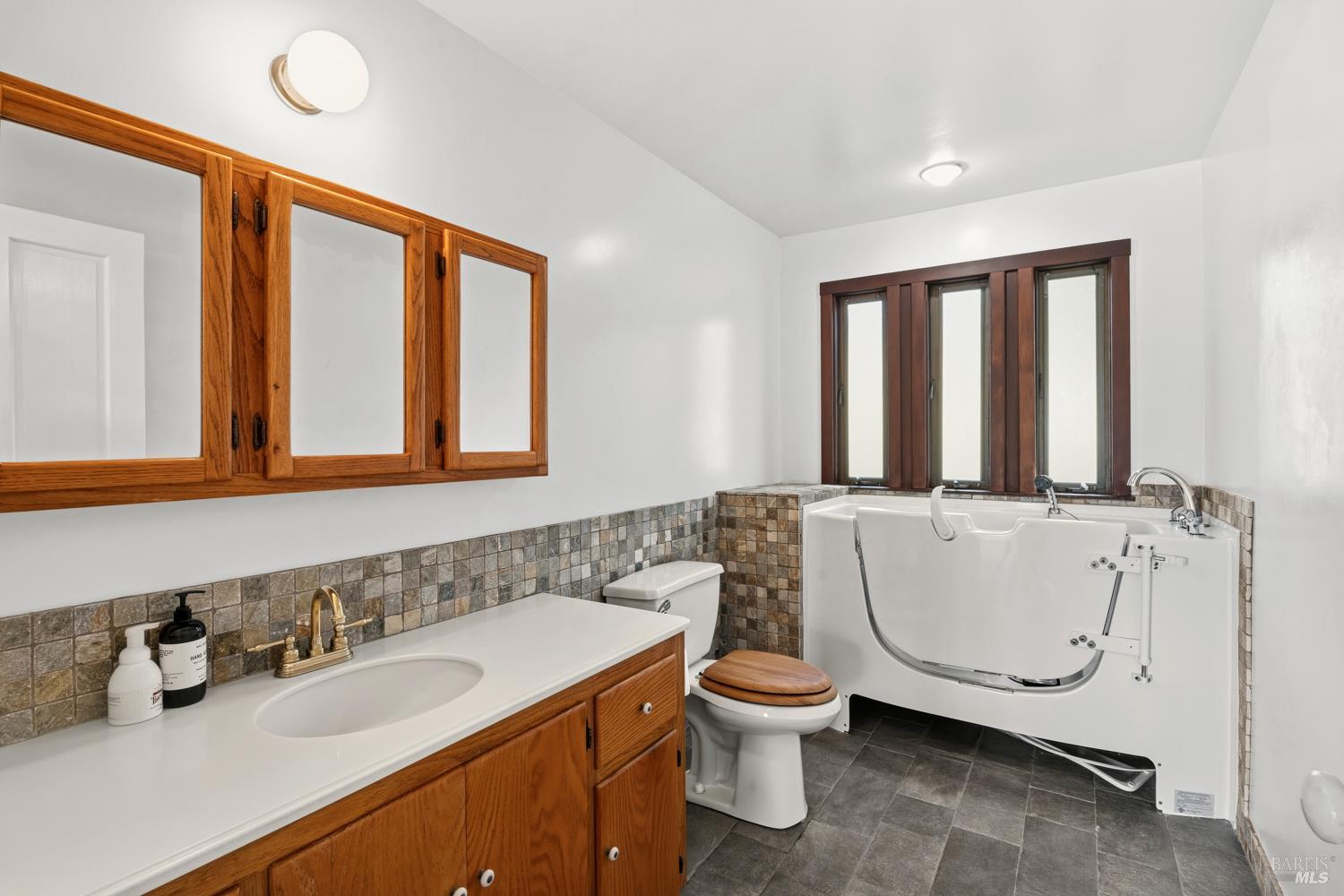1411 Oak Knoll Road Ukiah CA 95482