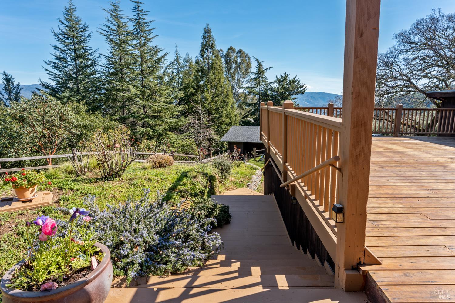 1411 Oak Knoll Road Ukiah CA 95482