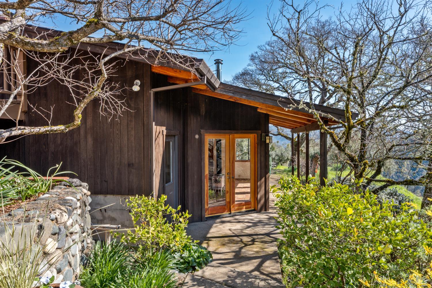 1411 Oak Knoll Road Ukiah CA 95482