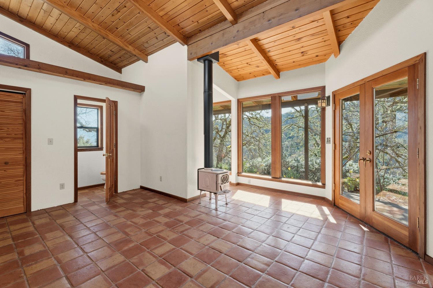 1411 Oak Knoll Road Ukiah CA 95482