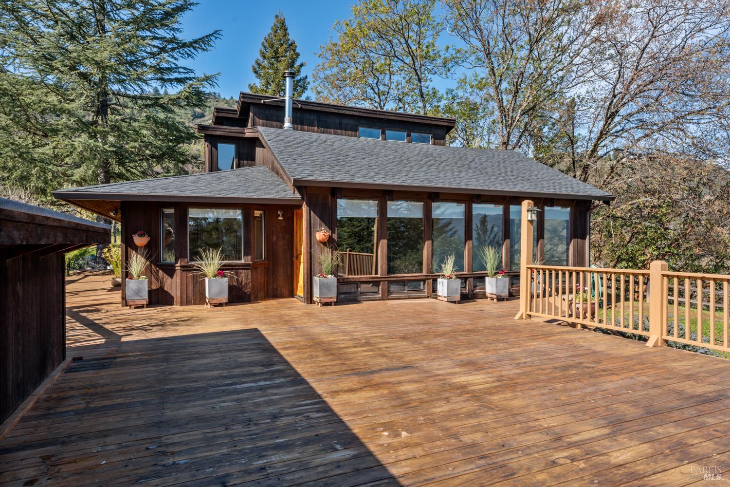 1411 Oak Knoll Road Ukiah CA 95482