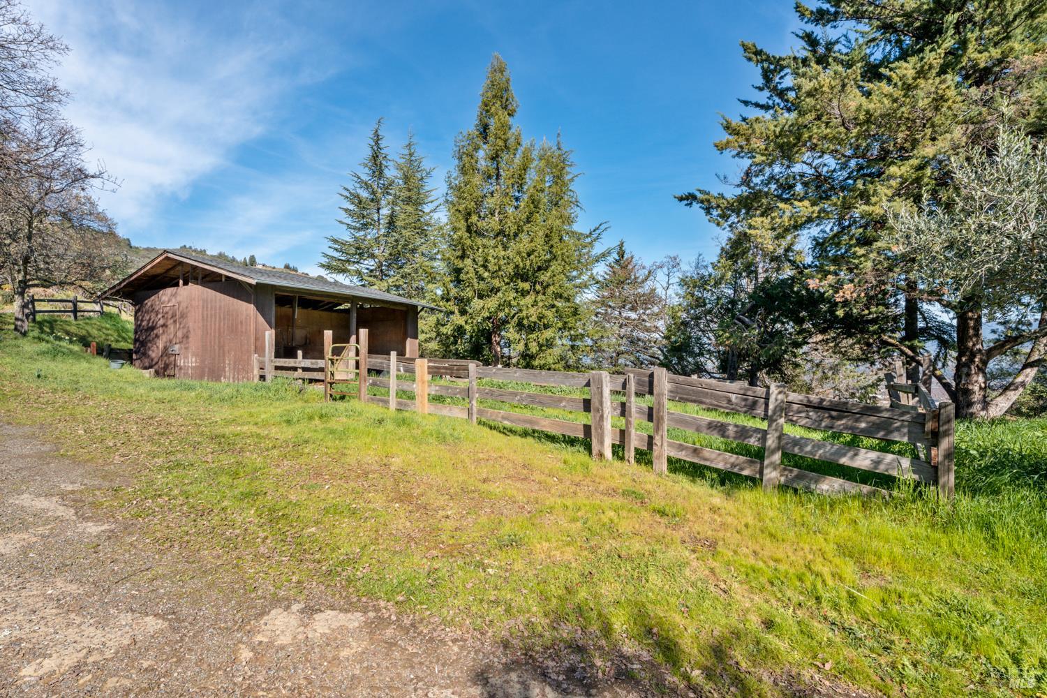 1411 Oak Knoll Road Ukiah CA 95482