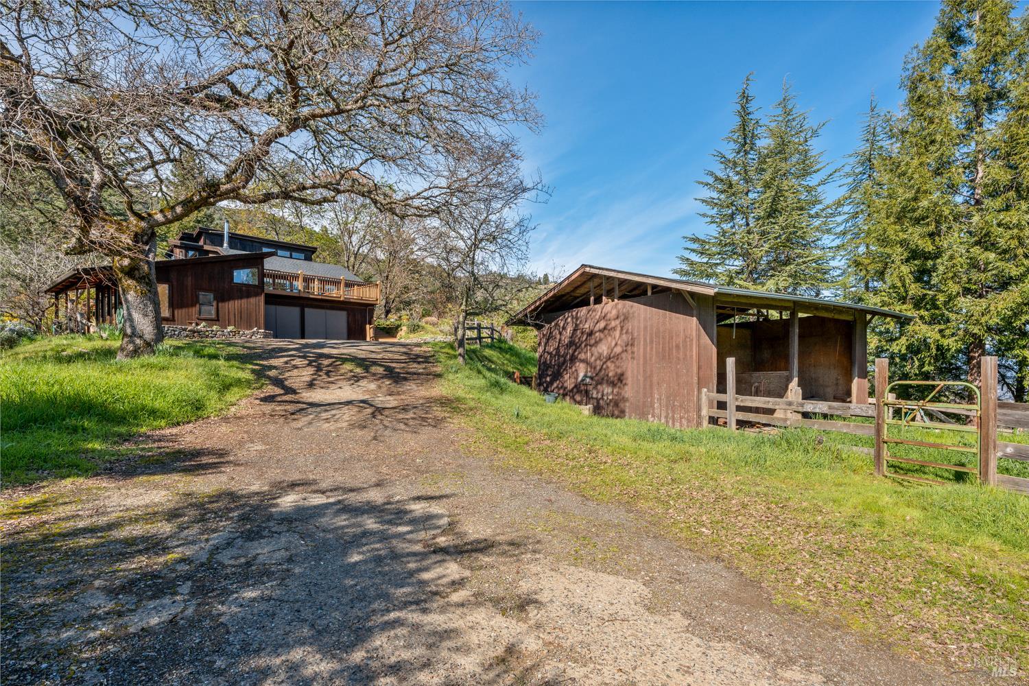 1411 Oak Knoll Road Ukiah CA 95482