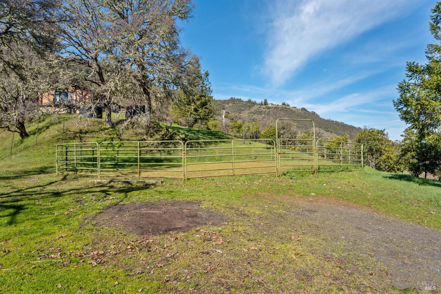 1411 Oak Knoll Road Ukiah CA 95482