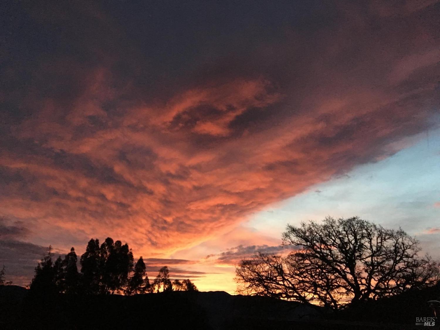 1411 Oak Knoll Road Ukiah CA 95482