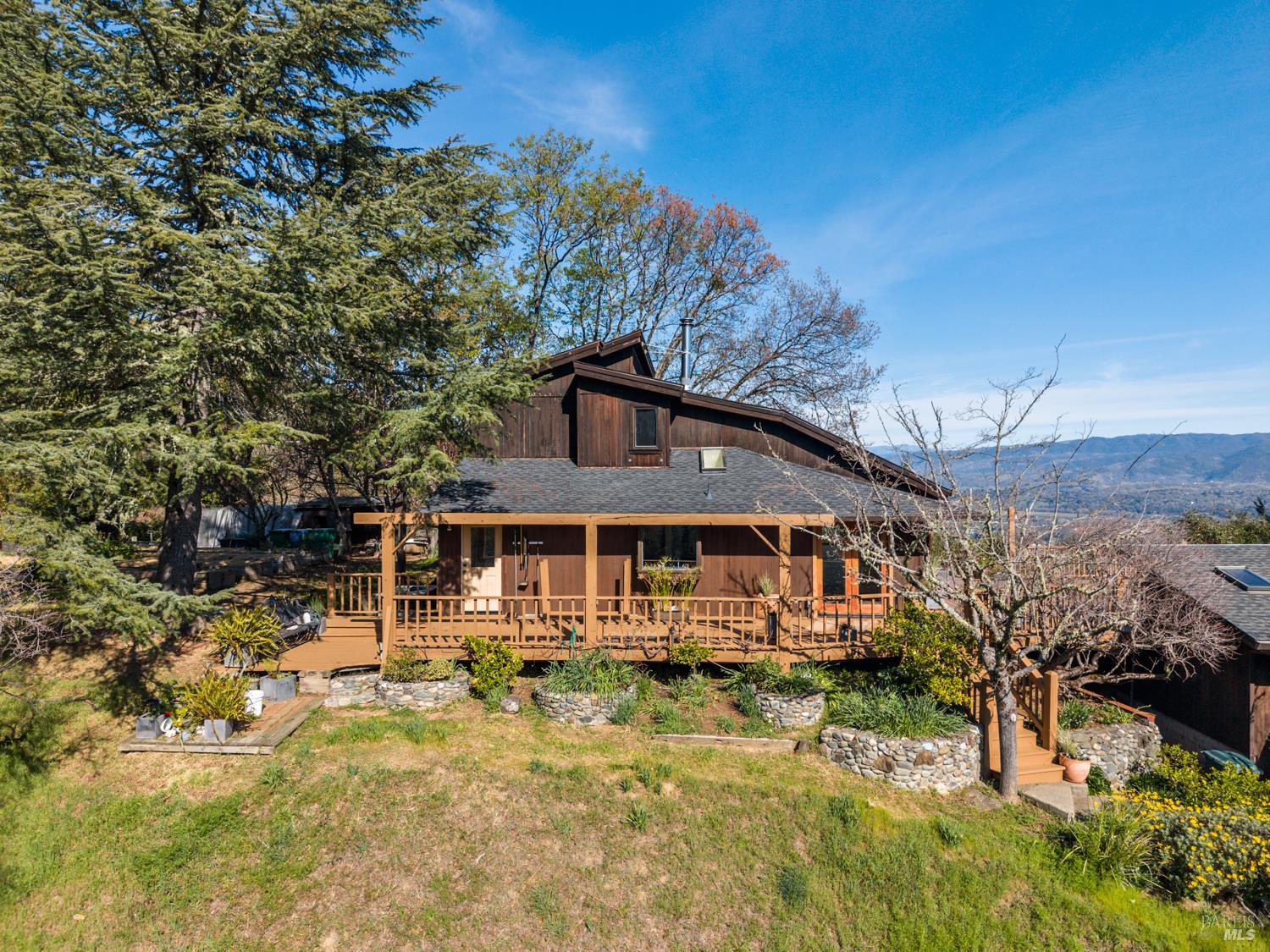 1411 Oak Knoll Road Ukiah CA 95482