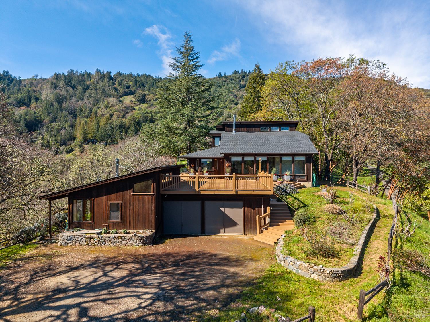 1411 Oak Knoll Road Ukiah CA 95482