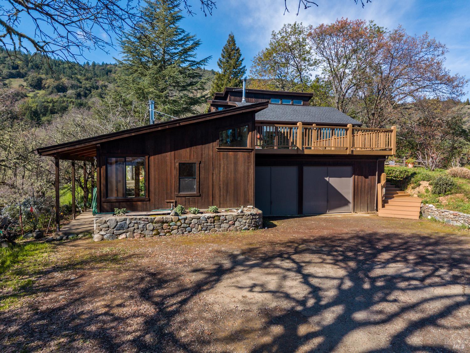 1411 Oak Knoll Road Ukiah CA 95482