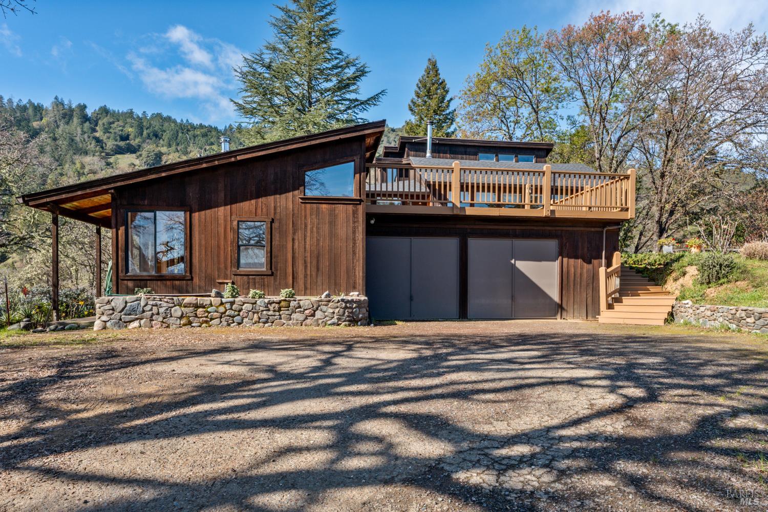 1411 Oak Knoll Road Ukiah CA 95482