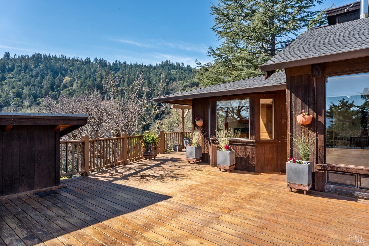 1411 Oak Knoll Road Ukiah CA 95482
