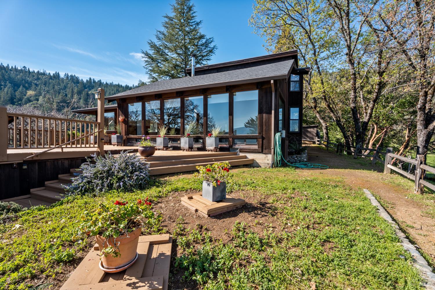 1411 Oak Knoll Road Ukiah CA 95482