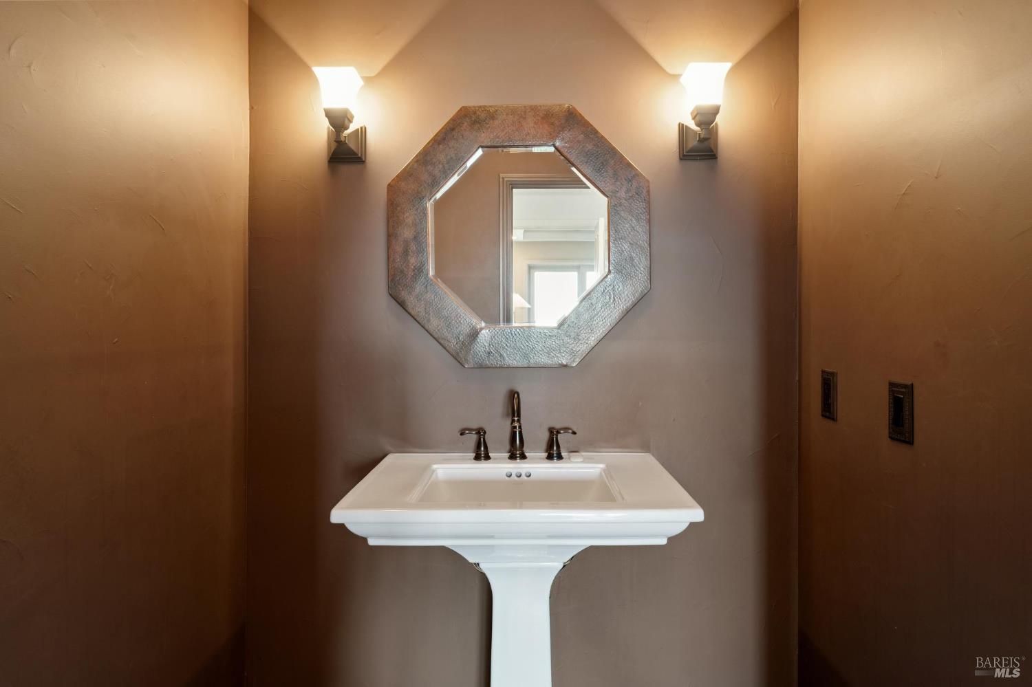 2355 W Dry Creek Road Healdsburg CA 95448
