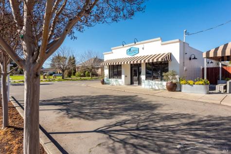 555-557 Powell Avenue Healdsburg CA 95448