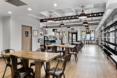 555-557 Powell Avenue Healdsburg CA 95448