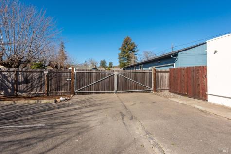 555-557 Powell Avenue Healdsburg CA 95448