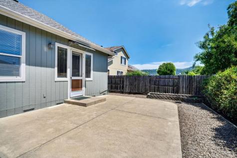 445 Muscat Drive Cloverdale CA 95425