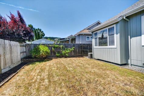 445 Muscat Drive Cloverdale CA 95425
