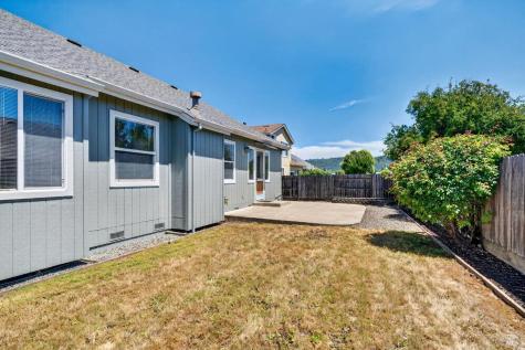 445 Muscat Drive Cloverdale CA 95425