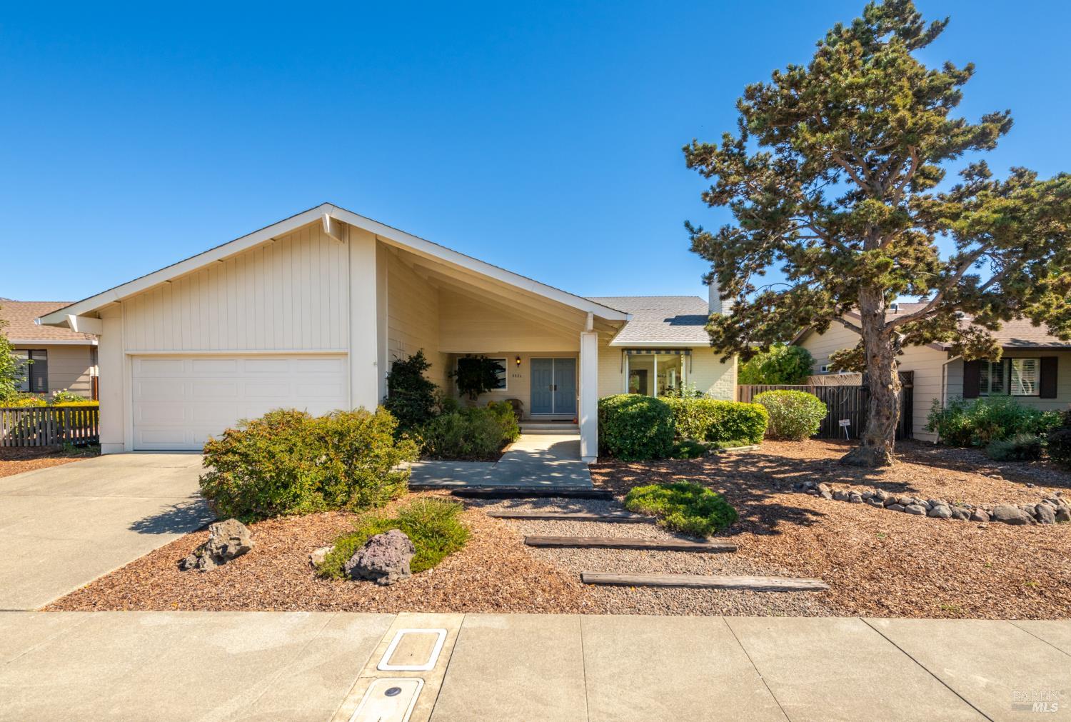 8826 Oakmont Drive Santa Rosa CA 95409