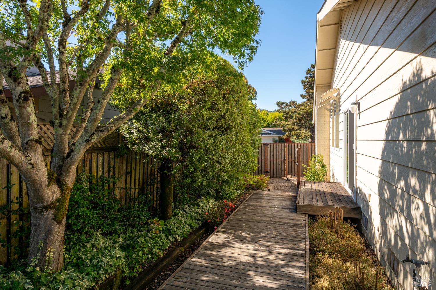 8826 Oakmont Drive Santa Rosa CA 95409