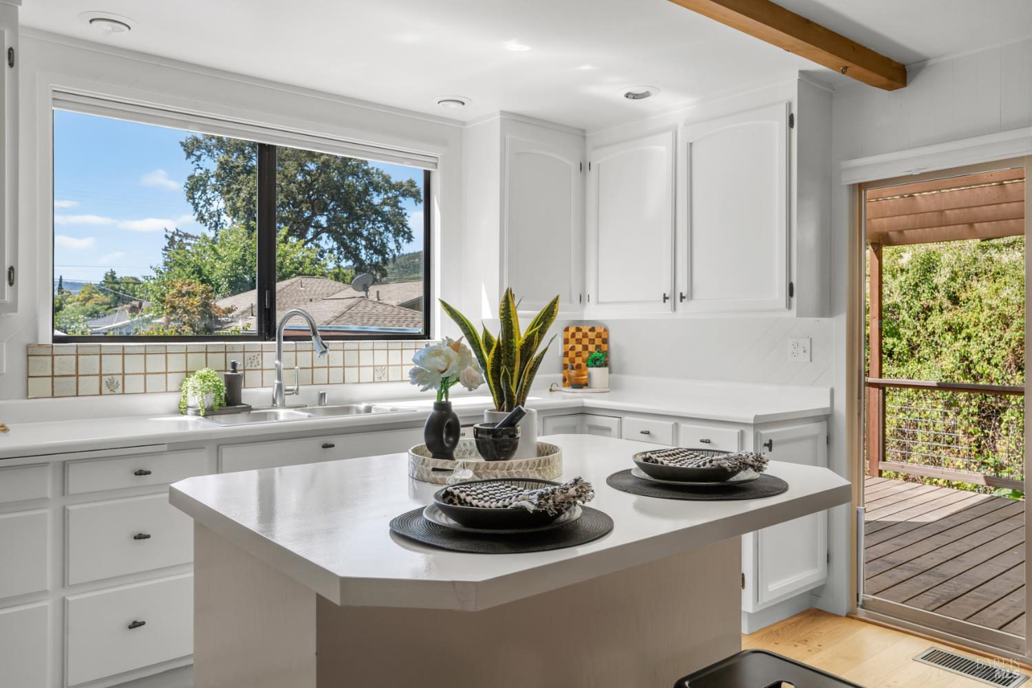 329 Jones Street Ukiah CA 95482