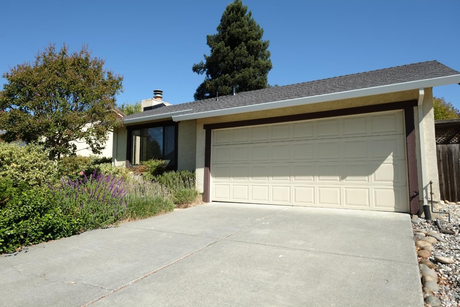 209 Prince Albert Court Petaluma CA 94954