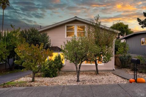 820 Brown Street Healdsburg CA 95448