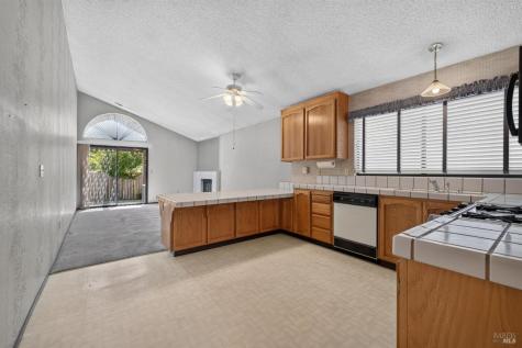 1409 Magnolia Avenue Rohnert Park CA 94928