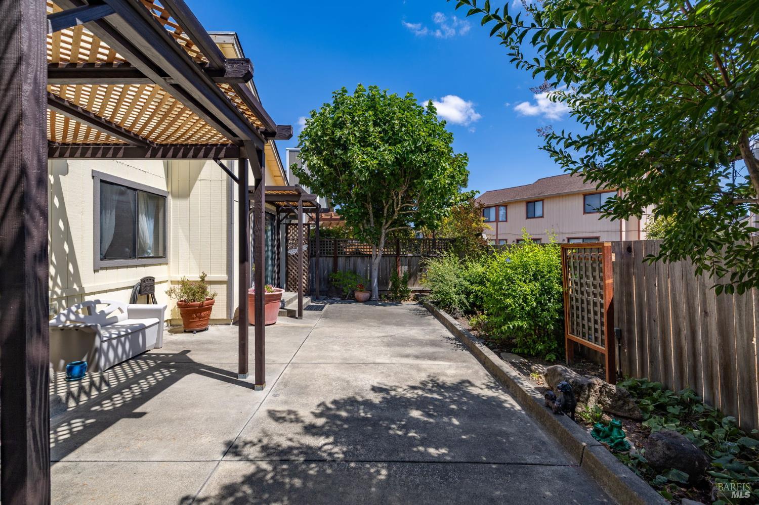 1409 Magnolia Avenue Rohnert Park CA 94928