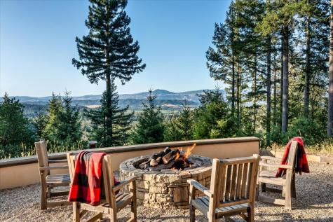 1315 W Dry Creek Road Healdsburg CA 95448