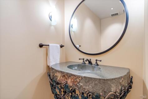 1315 W Dry Creek Road Healdsburg CA 95448