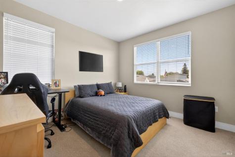2215-2217 Versaro Drive Santa Rosa CA 95403