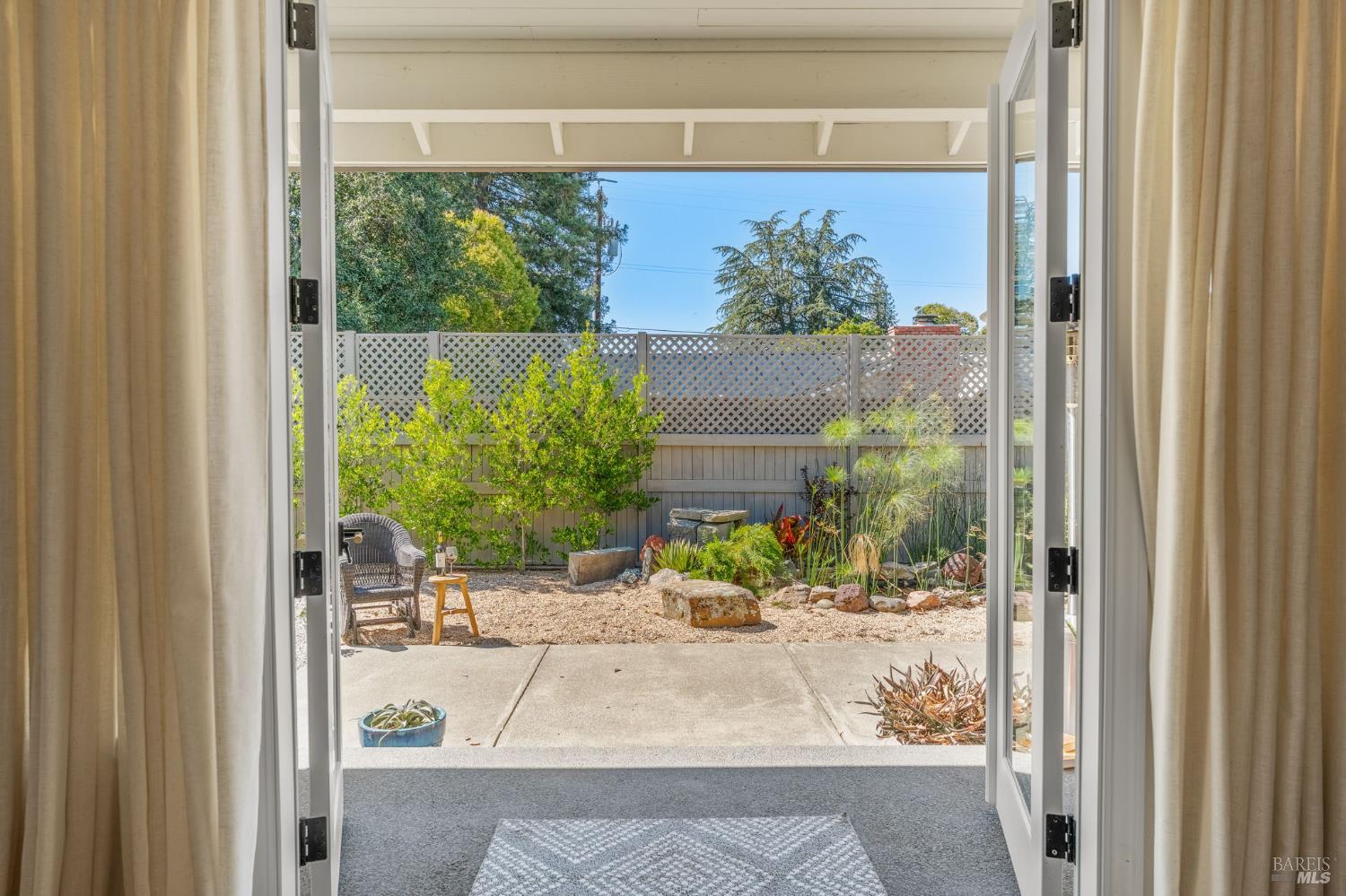 1586 Arrowhead Drive St. Helena CA 94574