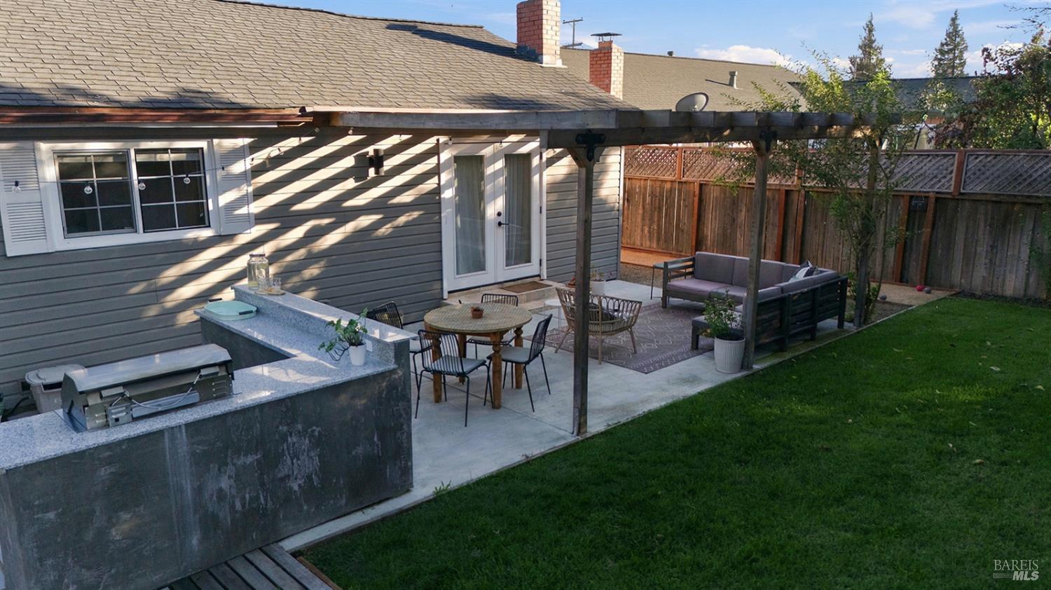 1525 Weaverly Drive Petaluma CA 94954