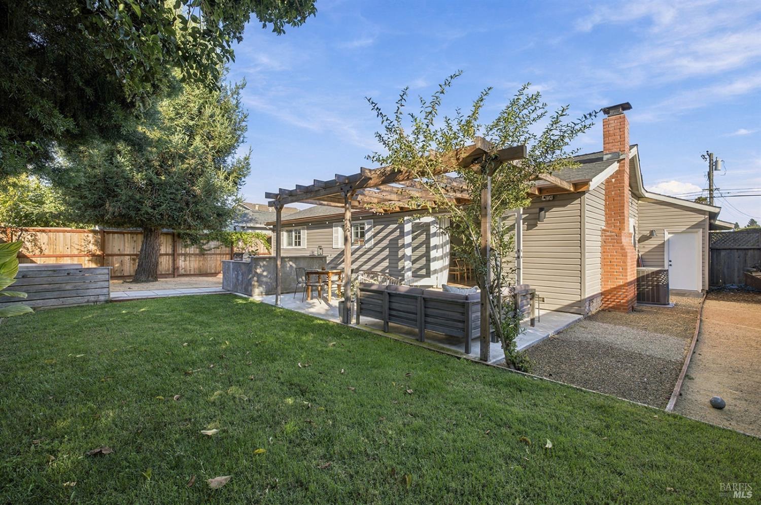 1525 Weaverly Drive Petaluma CA 94954