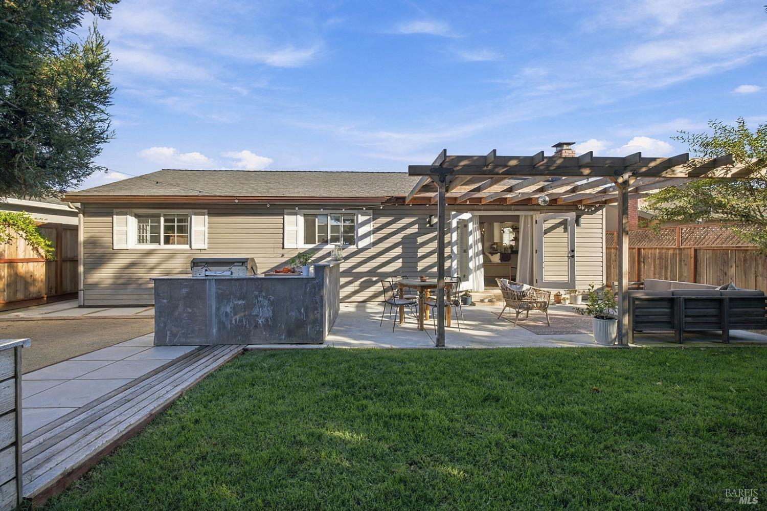 1525 Weaverly Drive Petaluma CA 94954