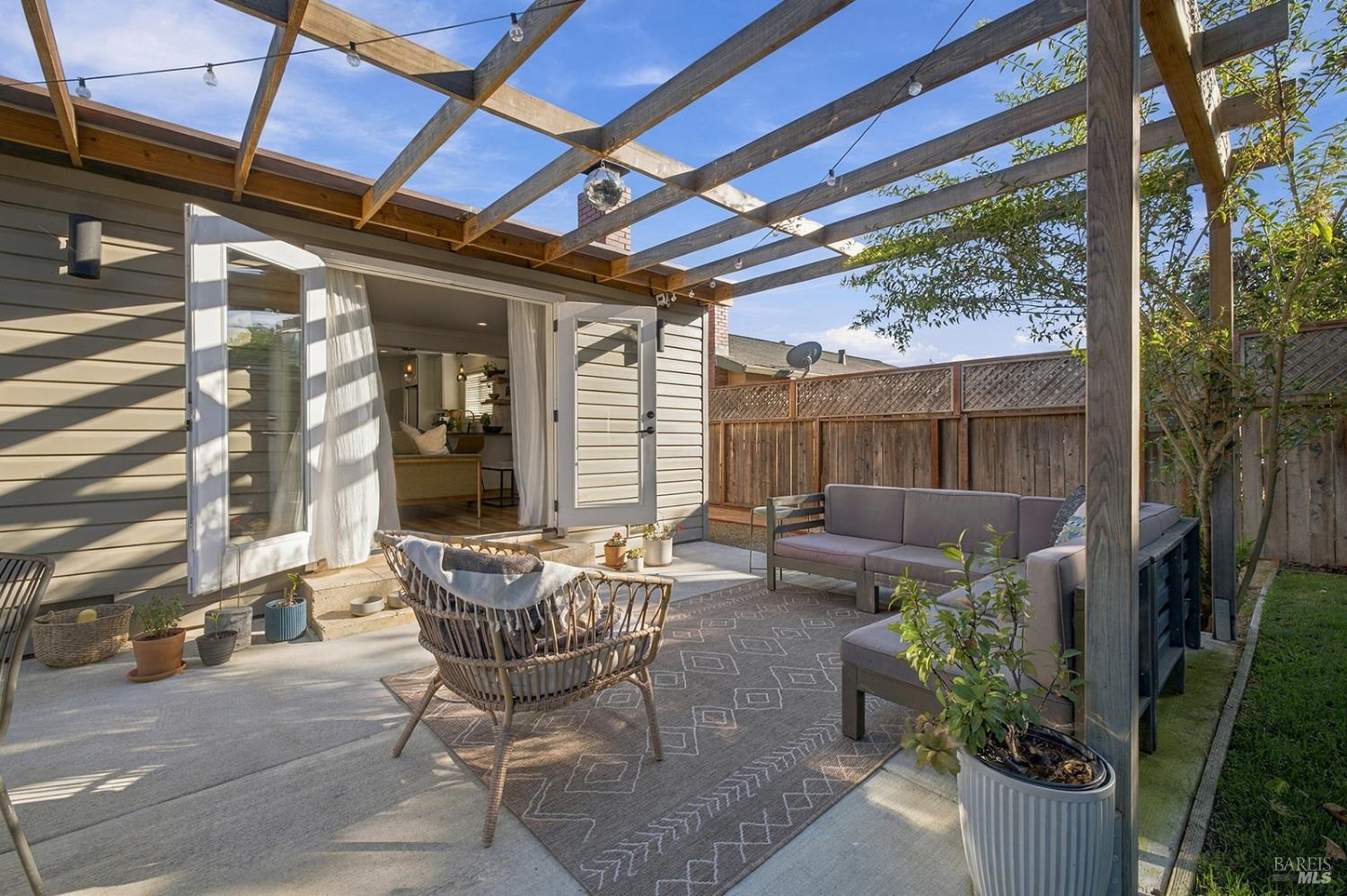 1525 Weaverly Drive Petaluma CA 94954
