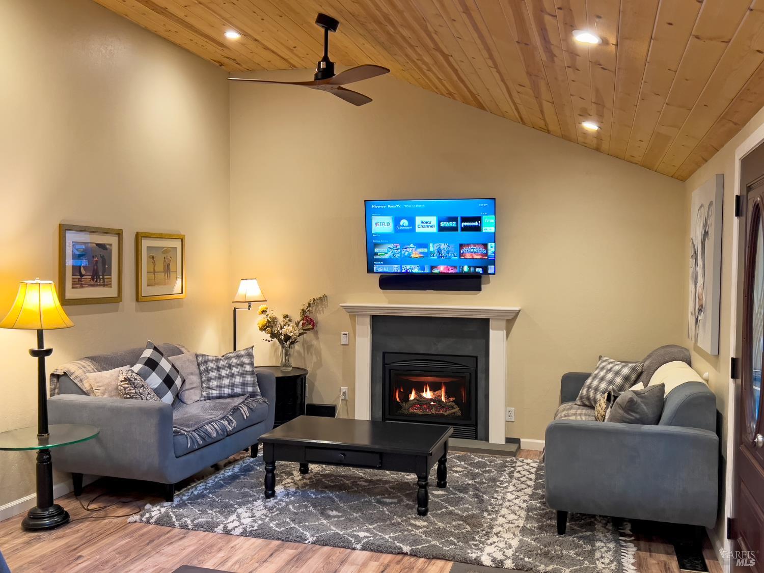 14707 Willow Road Rio Nido CA 95471