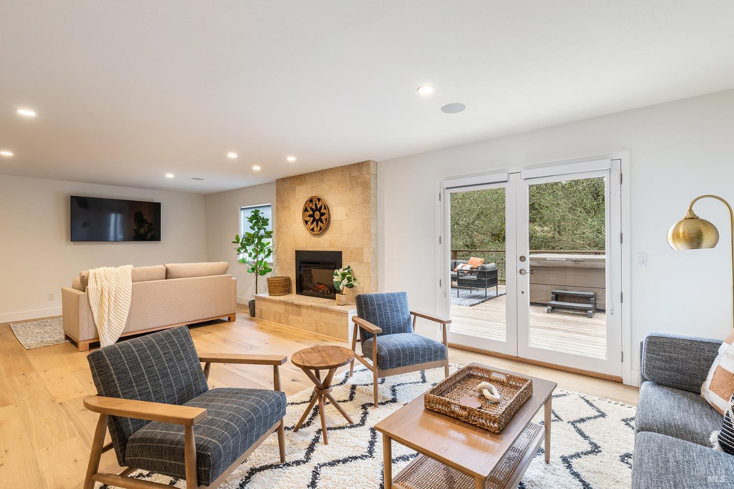695 Chiquita Road Healdsburg CA 95448