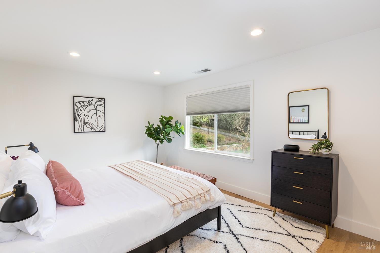 695 Chiquita Road Healdsburg CA 95448
