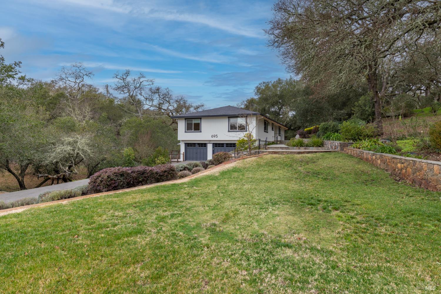 695 Chiquita Road Healdsburg CA 95448