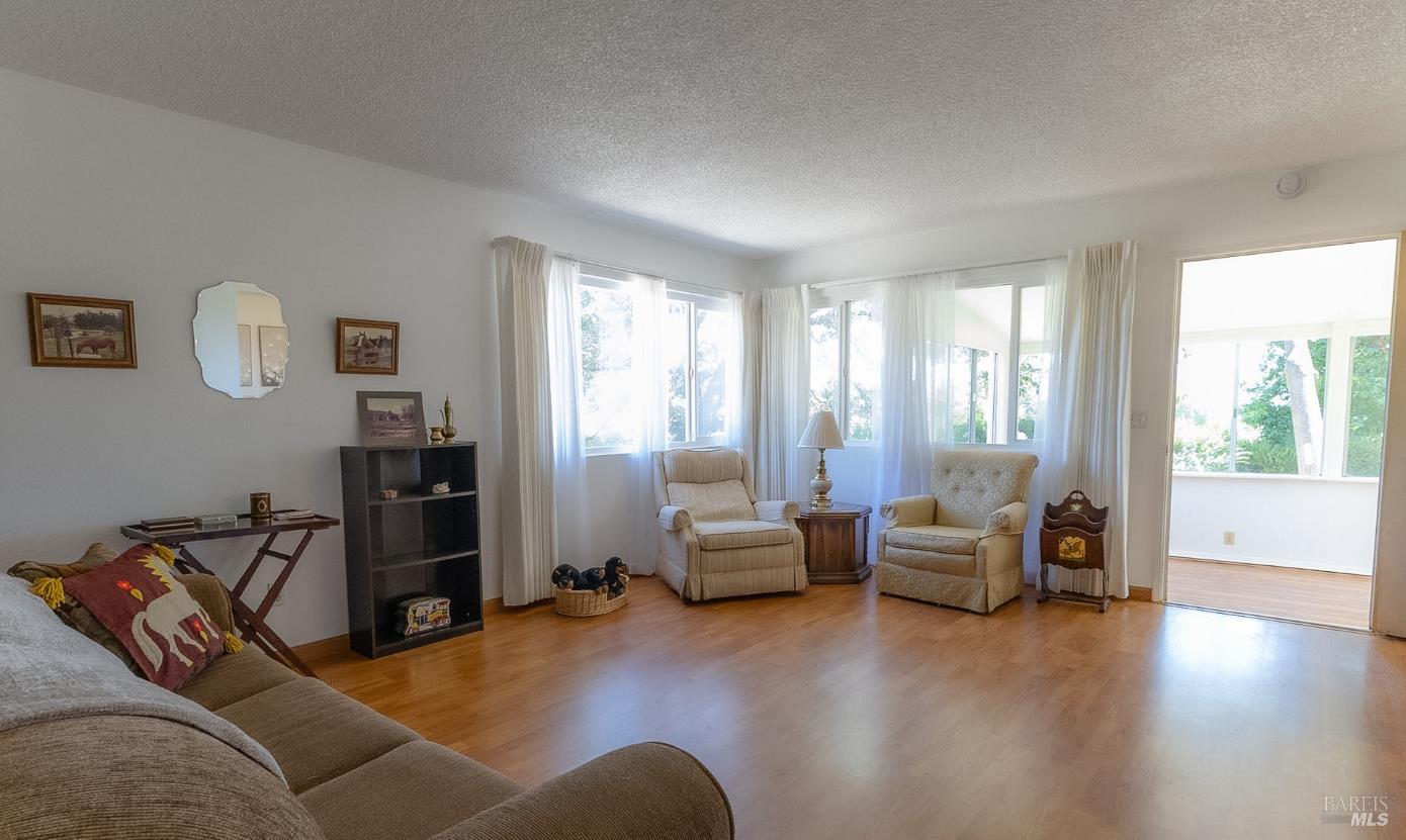 5718 Henning Road Sebastopol CA 95472