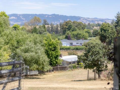 5718 Henning Road Sebastopol CA 95472